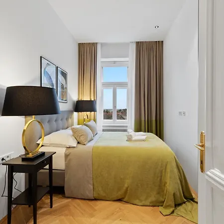 Stadthotel - Sgrafit - Self Check-in Apartment 4*